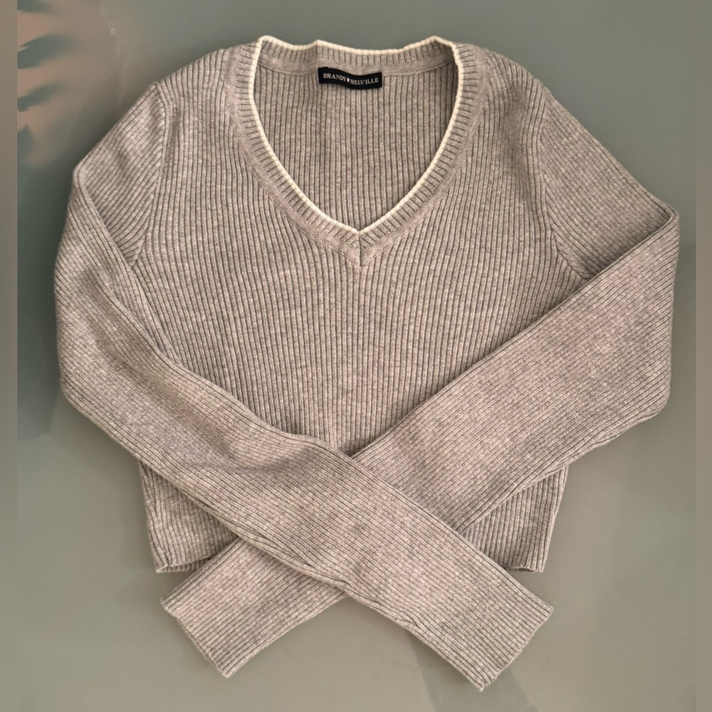 Brandy Melville Crop Sweater V-Neck Grey One size
